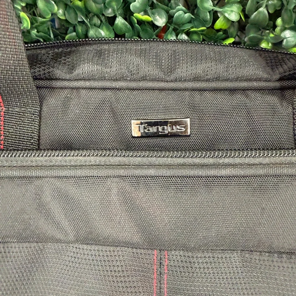 Targus Laptop Messenger Bag Black Red Accent Briefcase Shoulder Strap Travel